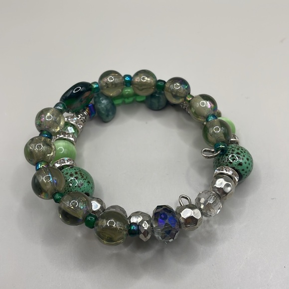 Vintage Silver Tone Green Beaded Bangle Cuff Statement Bracelet - Picture 2 of 3